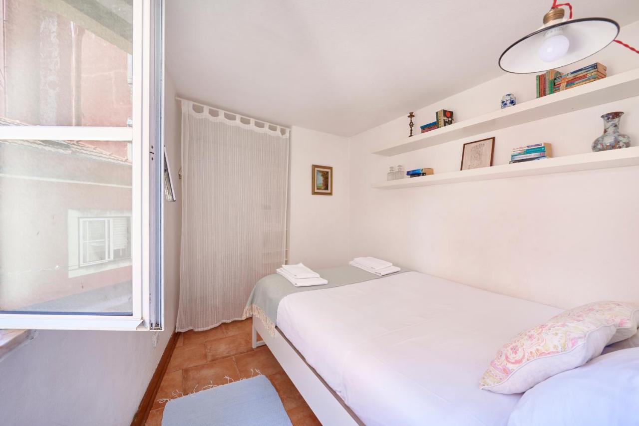 Light Filled Apartment Near Chiado, By Timecooler Lissabon Buitenkant foto