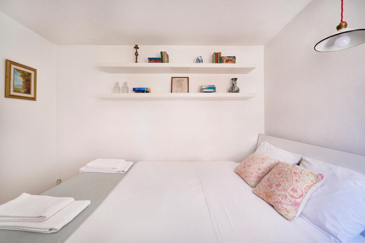 Light Filled Apartment Near Chiado, By Timecooler Lissabon Buitenkant foto