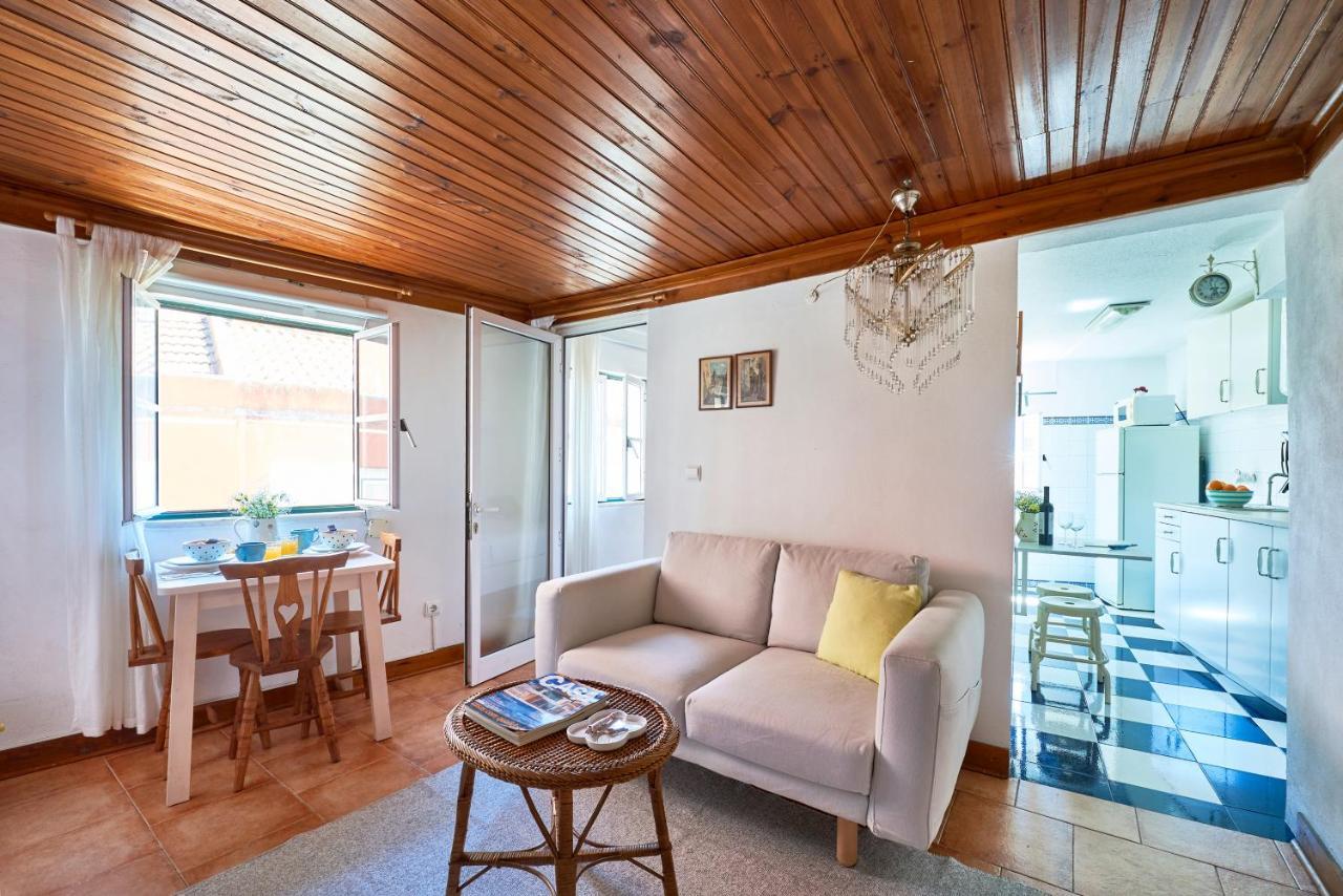 Light Filled Apartment Near Chiado, By Timecooler Lissabon Buitenkant foto