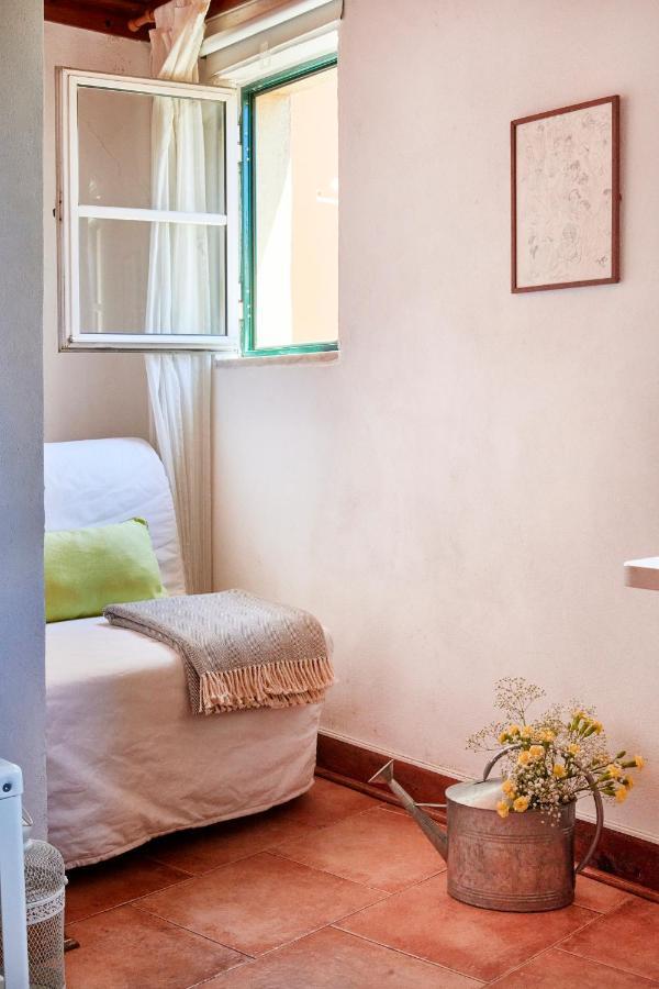 Light Filled Apartment Near Chiado, By Timecooler Lissabon Buitenkant foto